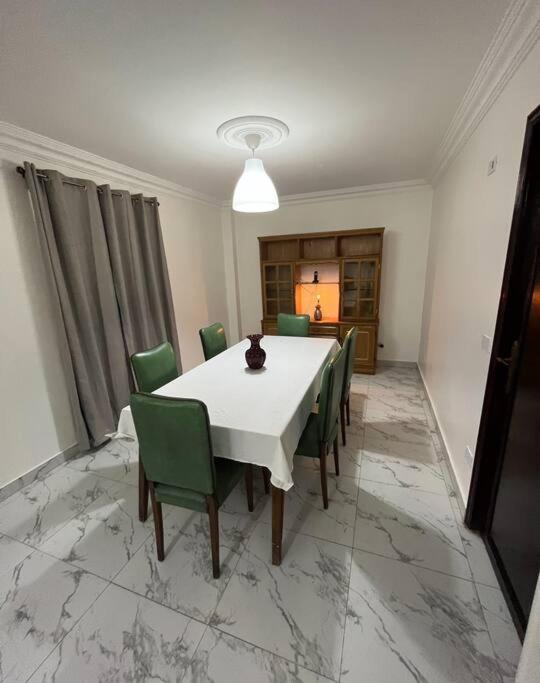 Apartment Pyramids Modern 3-br House Cairo