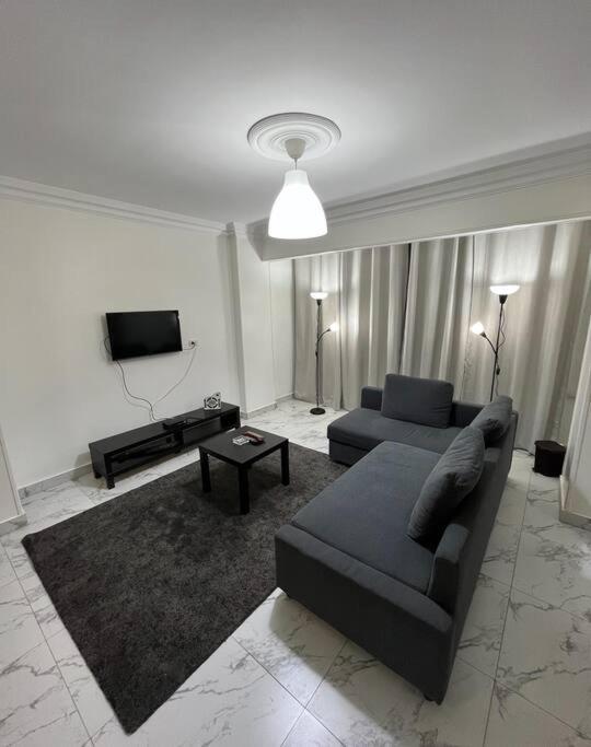 Pyramids Modern 3-br House Apartment